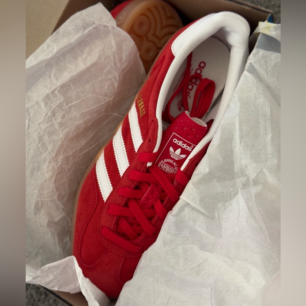 adidas gazelle red indoor MEN 6 WOMAN 7/7.5